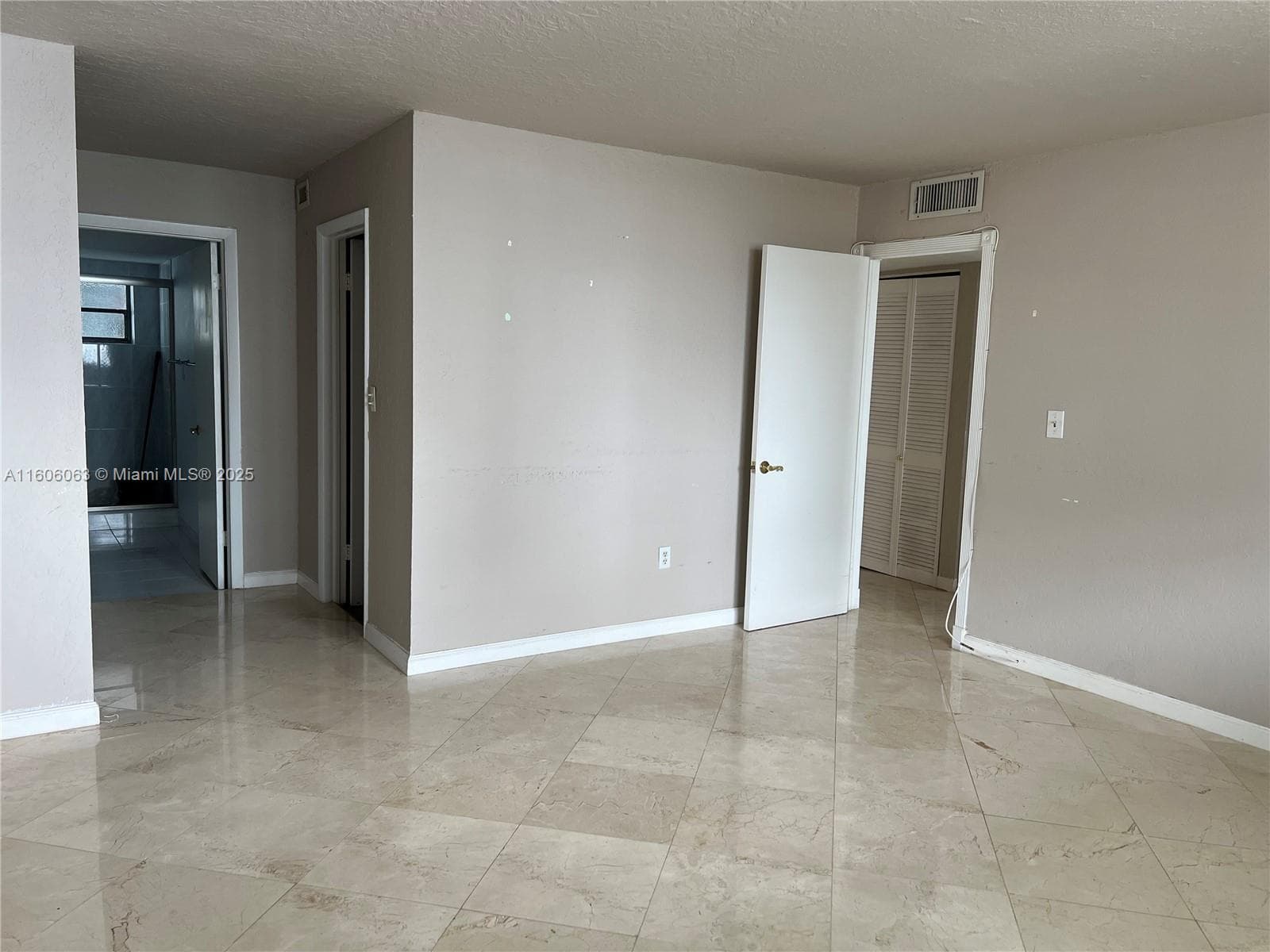 4000 NE 170th St 604 photo 12