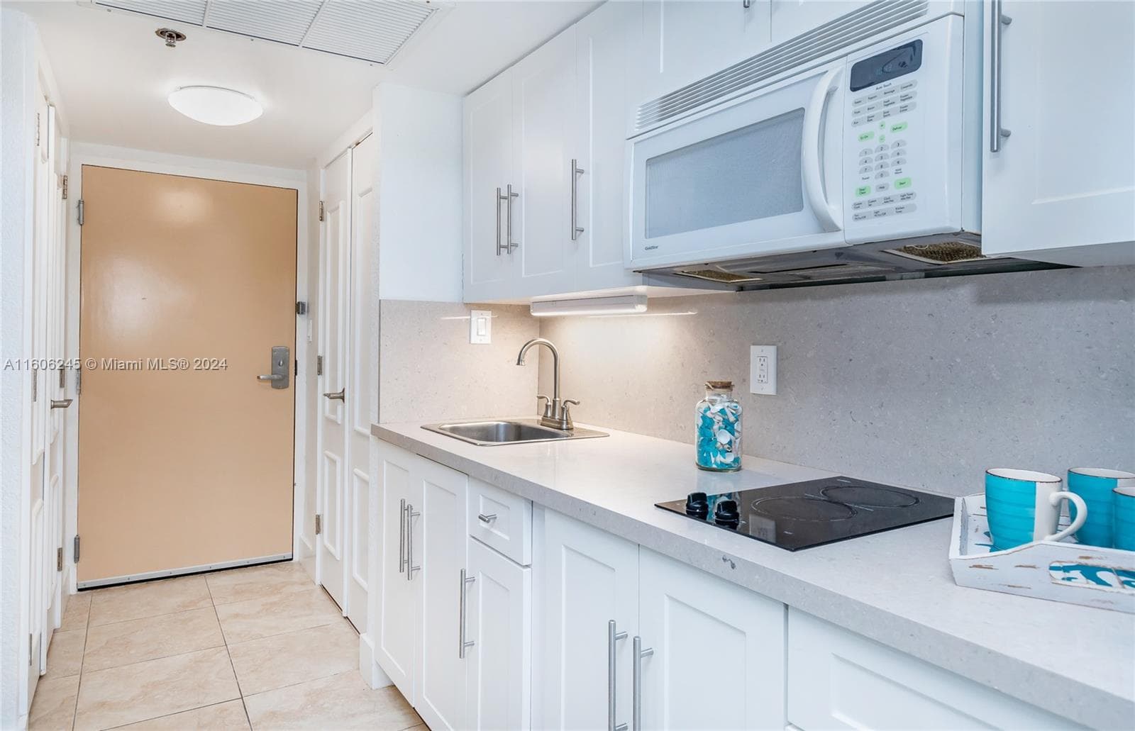 19201 Collins Ave(avlb 7/15/26) 318 photo 17