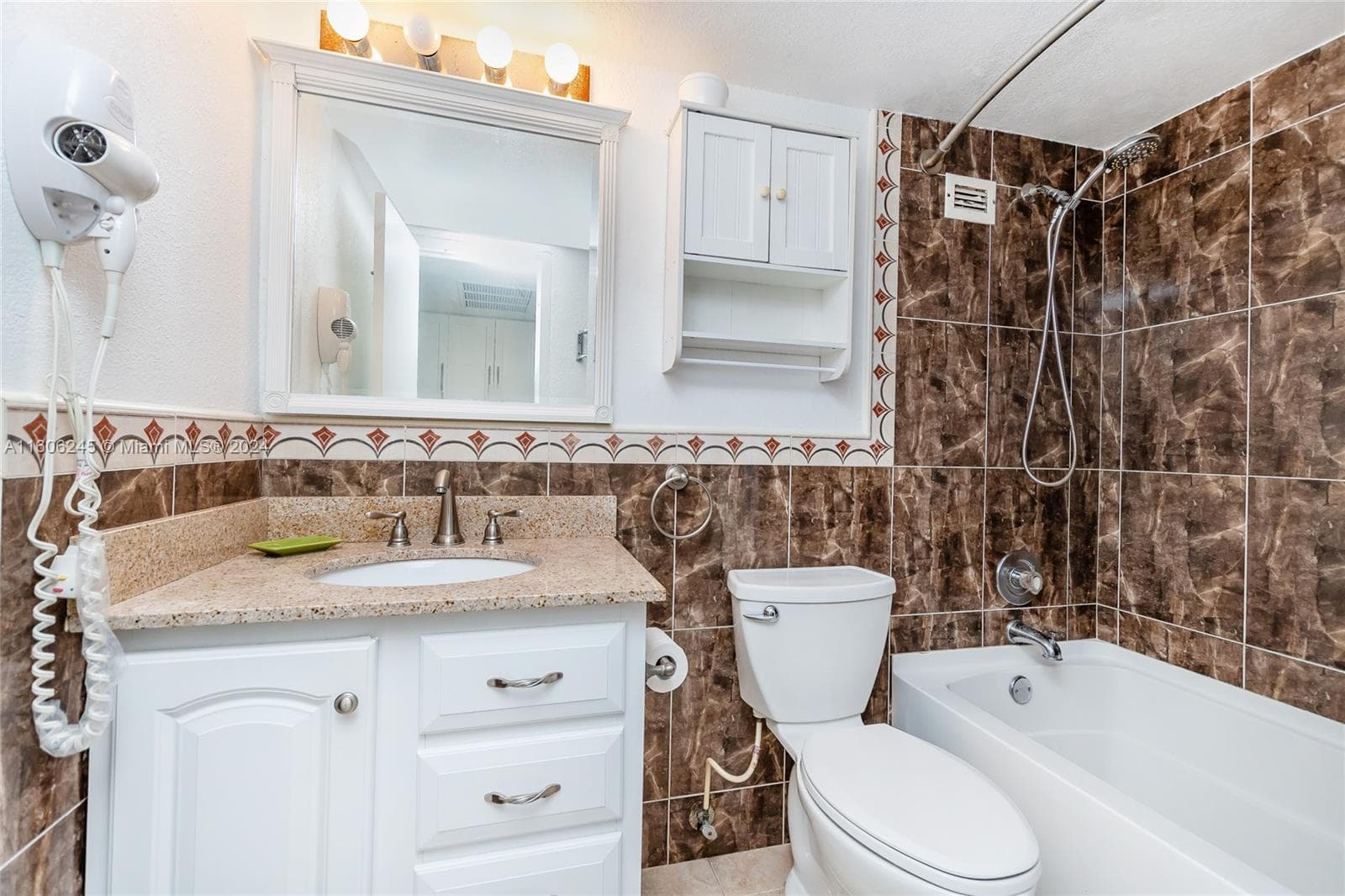 19201 Collins Ave(avlb 7/15/26) 318 photo 20