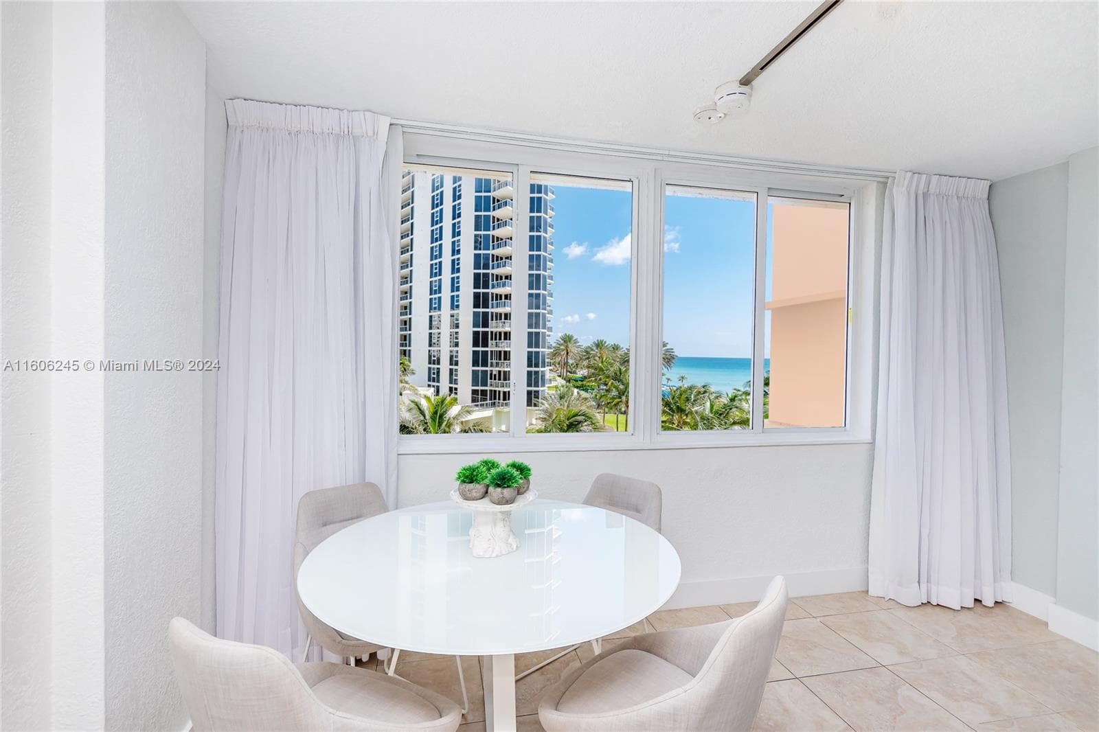 19201 Collins Ave(avlb 7/15/26) 318 photo 14