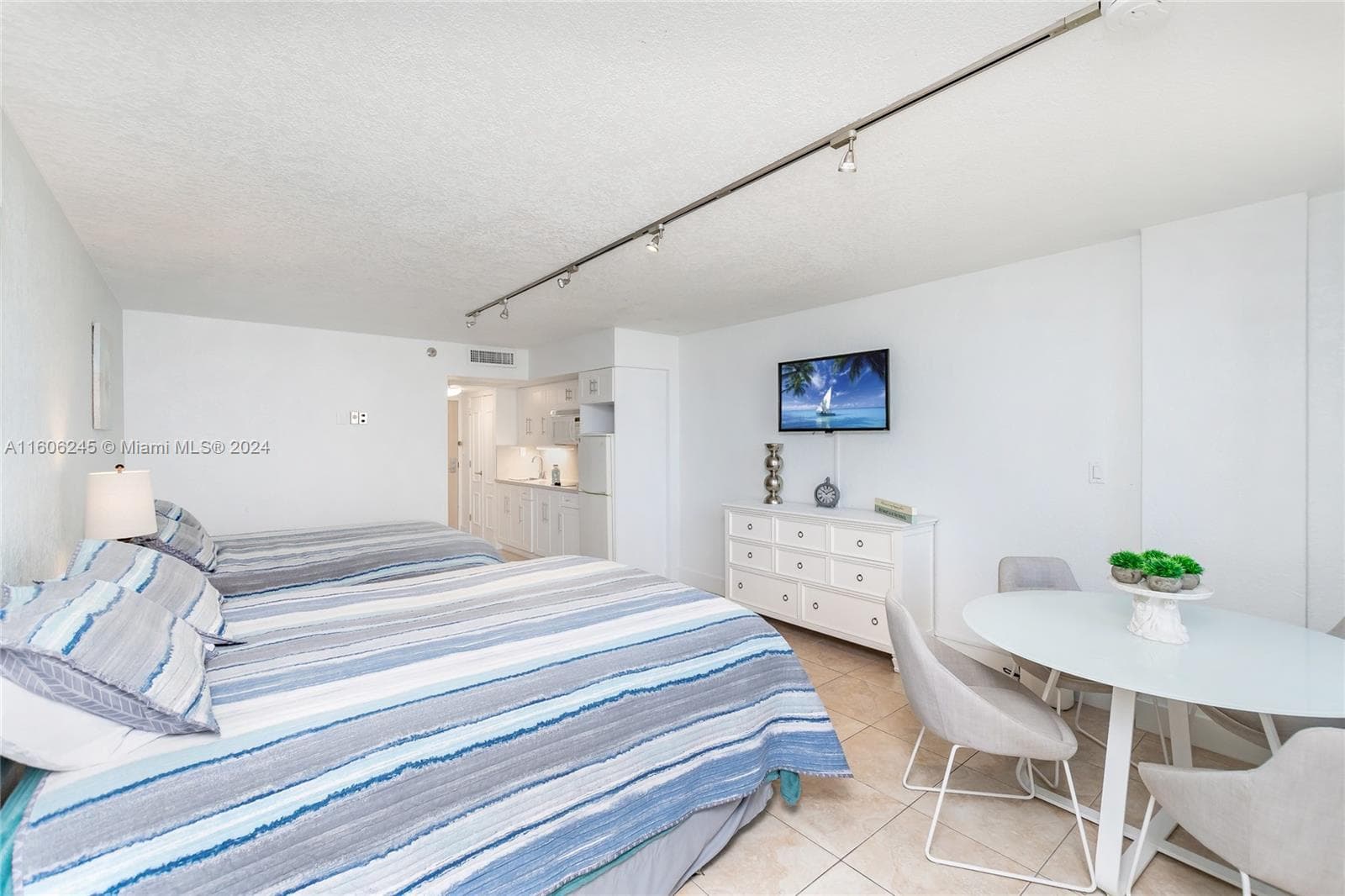 19201 Collins Ave(avlb 7/15/26) 318 photo 15
