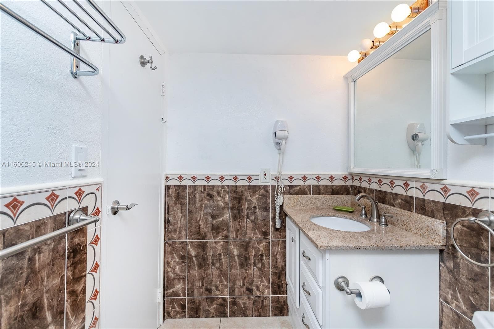 19201 Collins Ave(avlb 7/15/26) 318 photo 21