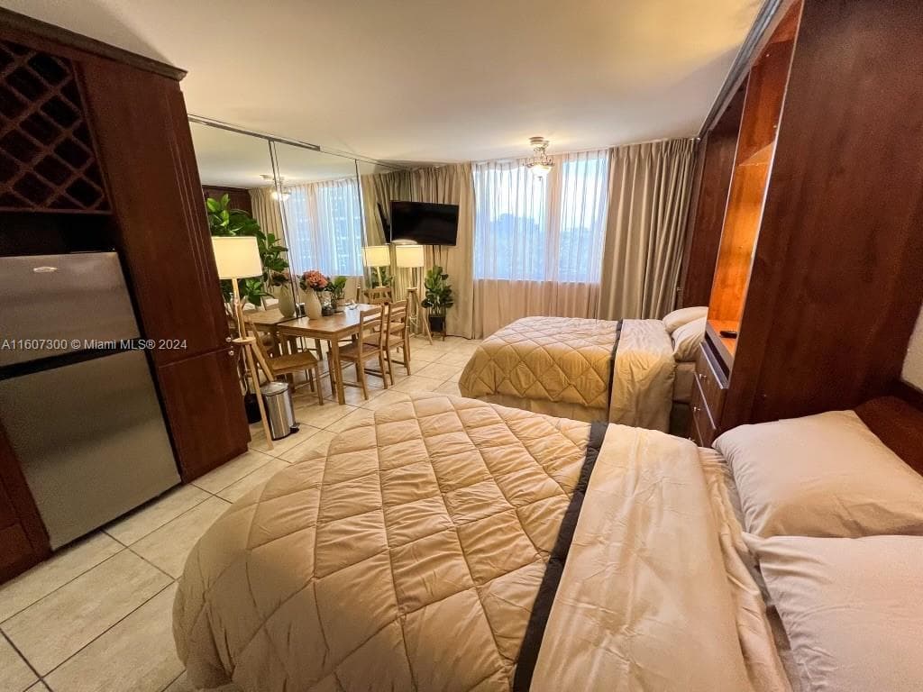 19201 Collins Ave 428 photo 13