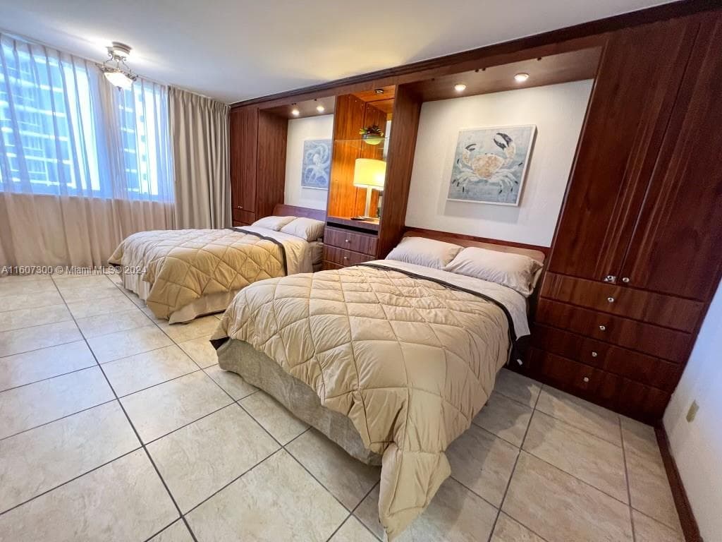 19201 Collins Ave 428 photo 12