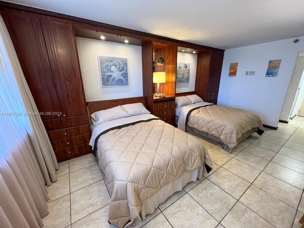 19201 Collins Ave 428 photo 7