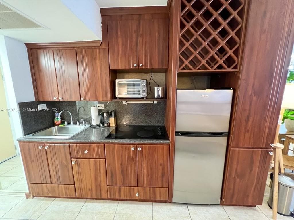 19201 Collins Ave 428 photo 9