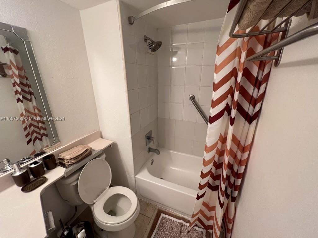 19201 Collins Ave 428 photo 11
