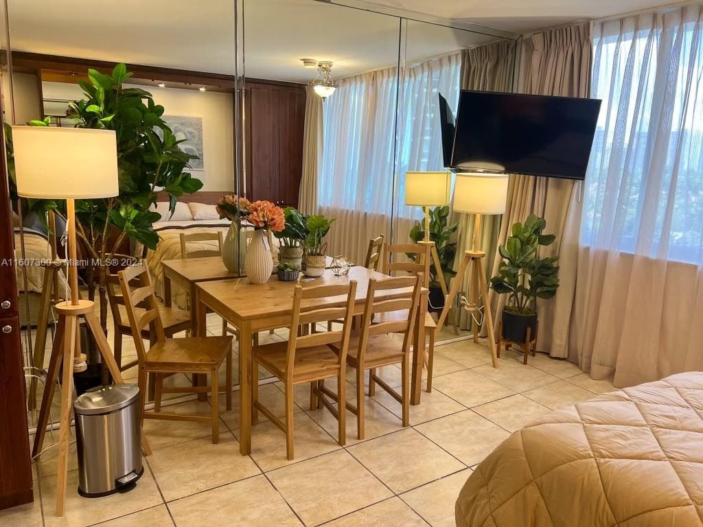 19201 Collins Ave 428 photo 4