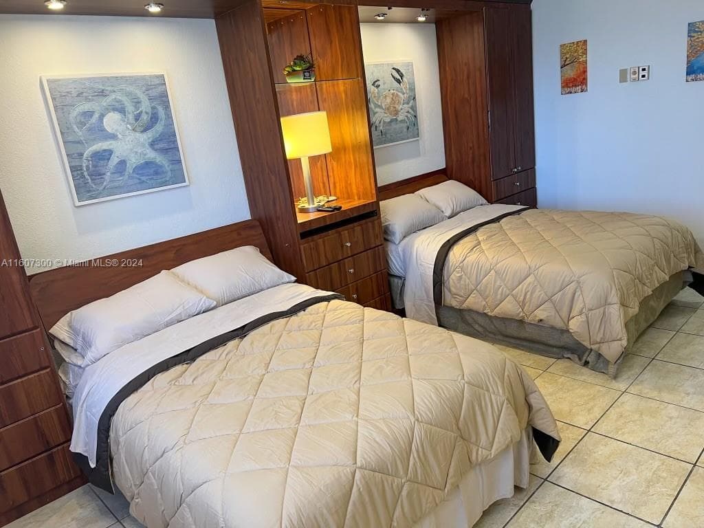 19201 Collins Ave 428 photo 8