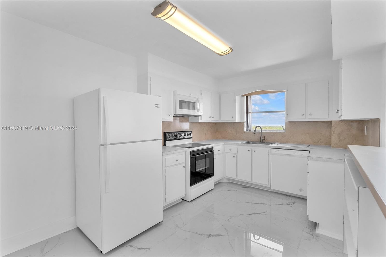 2780 NE 183rd St 1601 photo 9