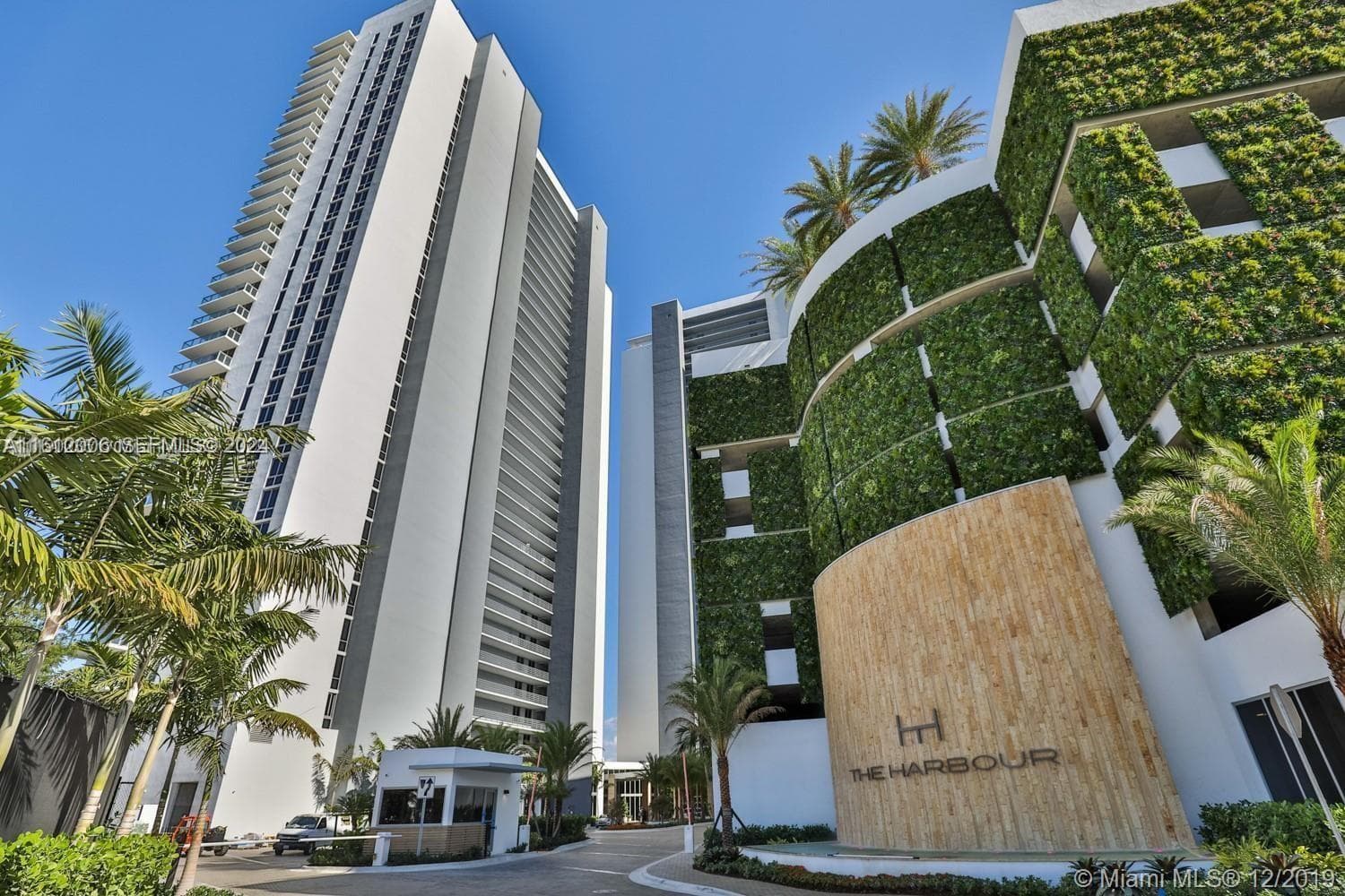 16385 Biscayne Blvd 1418 photo 2