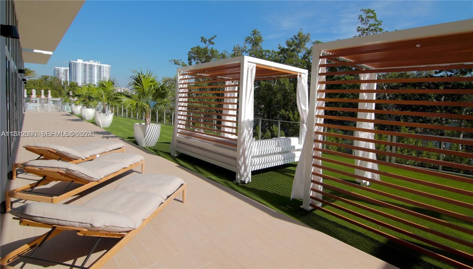 16385 Biscayne Blvd 1418 photo 15