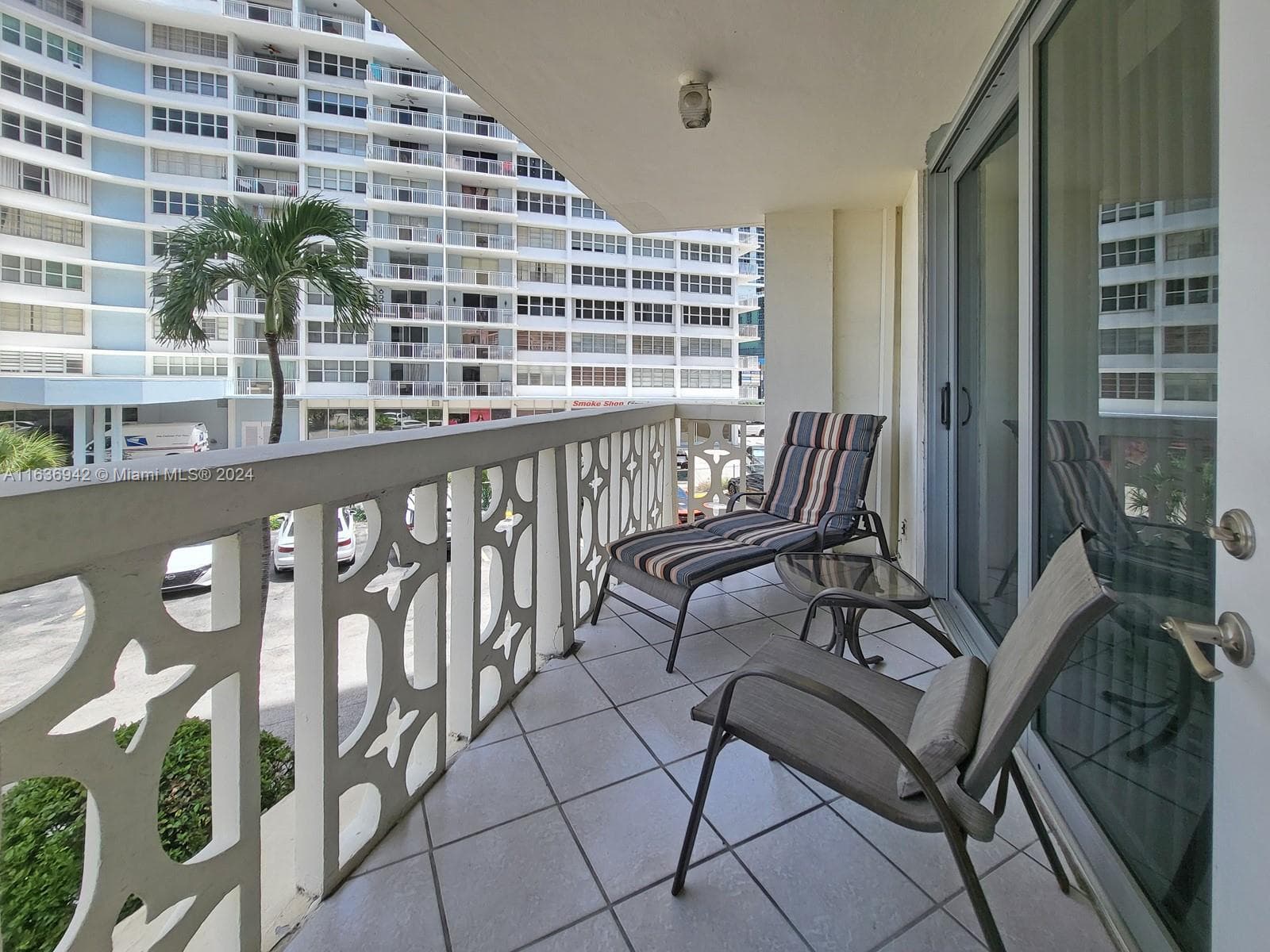 1825 S Ocean Dr 206 photo 3