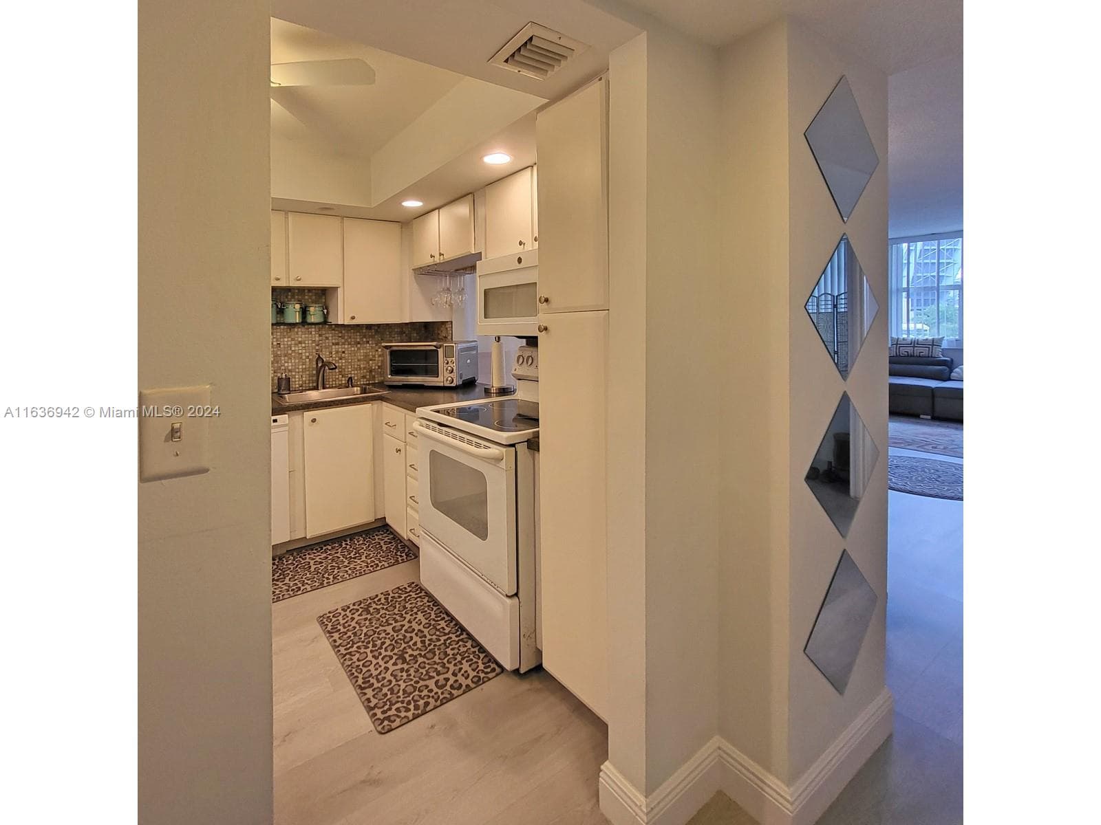 1825 S Ocean Dr 206 photo 9