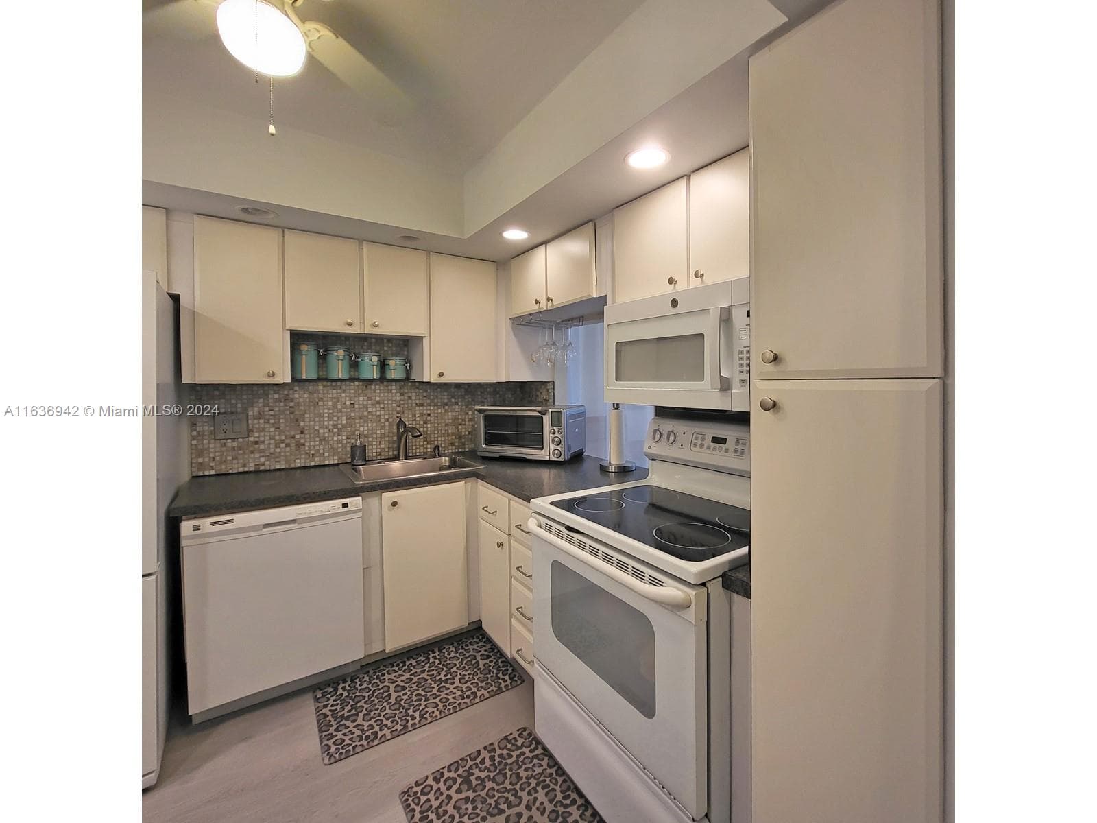 1825 S Ocean Dr 206 photo 10