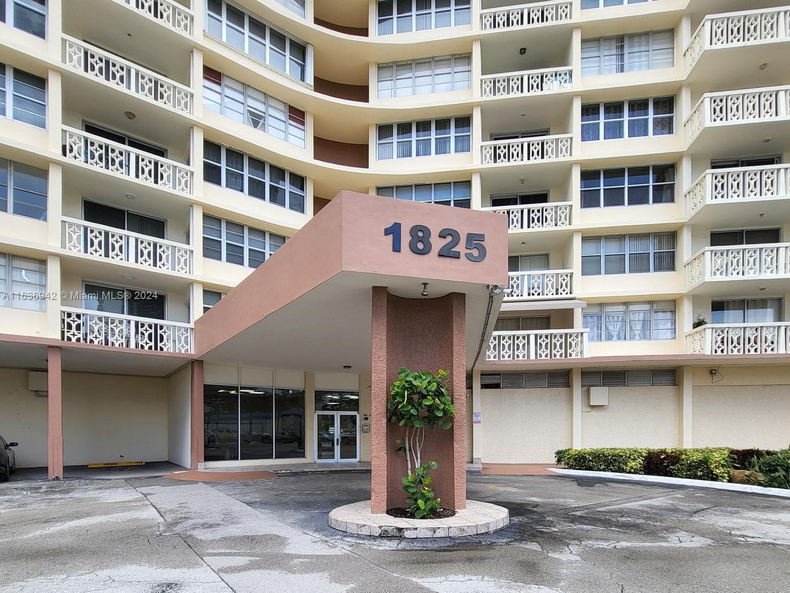 1825 S Ocean Dr 206 photo 19