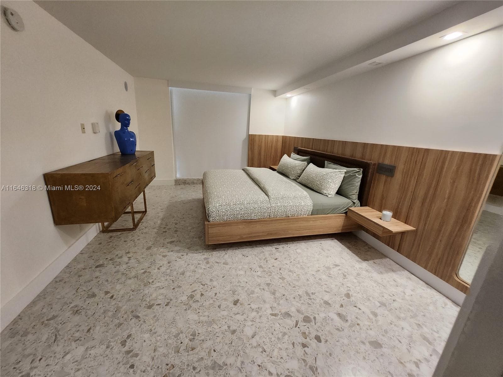 2555 Collins Ave 306 photo 9