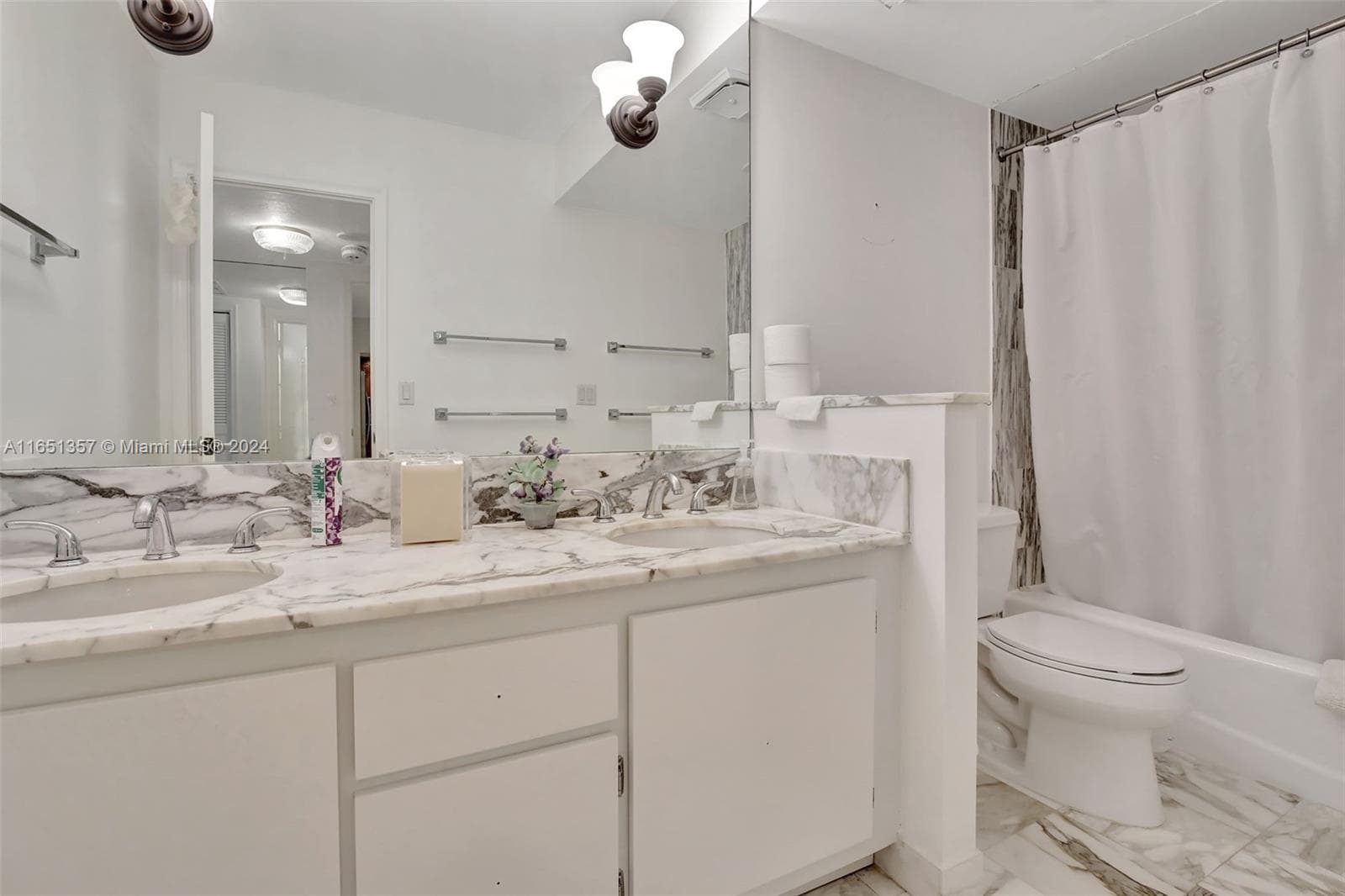 9801 Collins Ave 3T photo 25