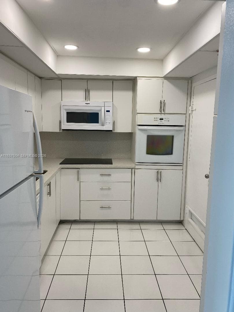 400 Kings Point Dr 328 photo 17