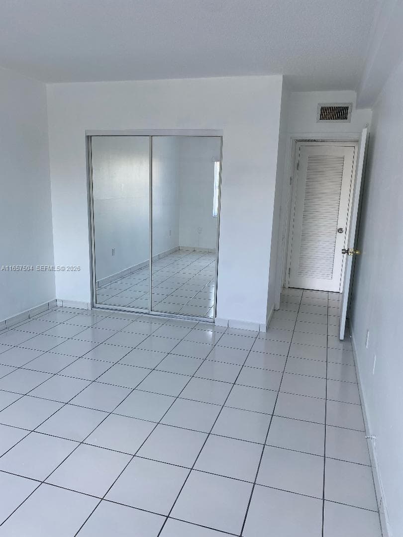 400 Kings Point Dr 328 photo 18