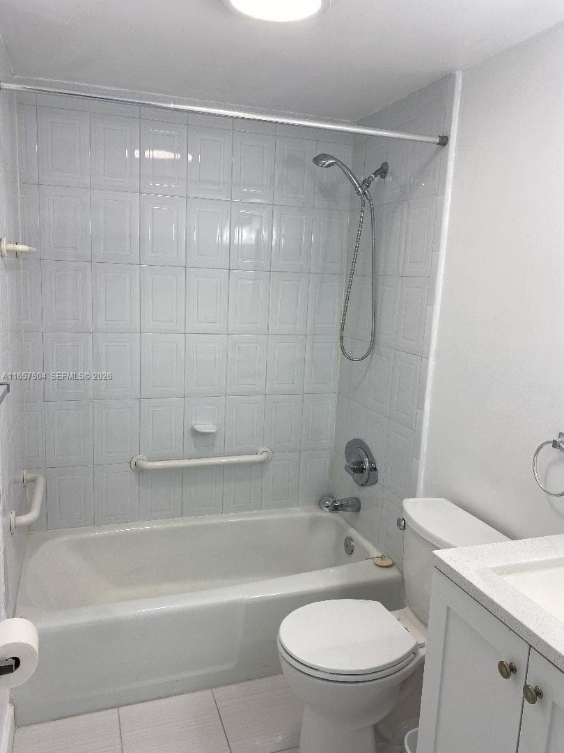 400 Kings Point Dr 328 photo 21