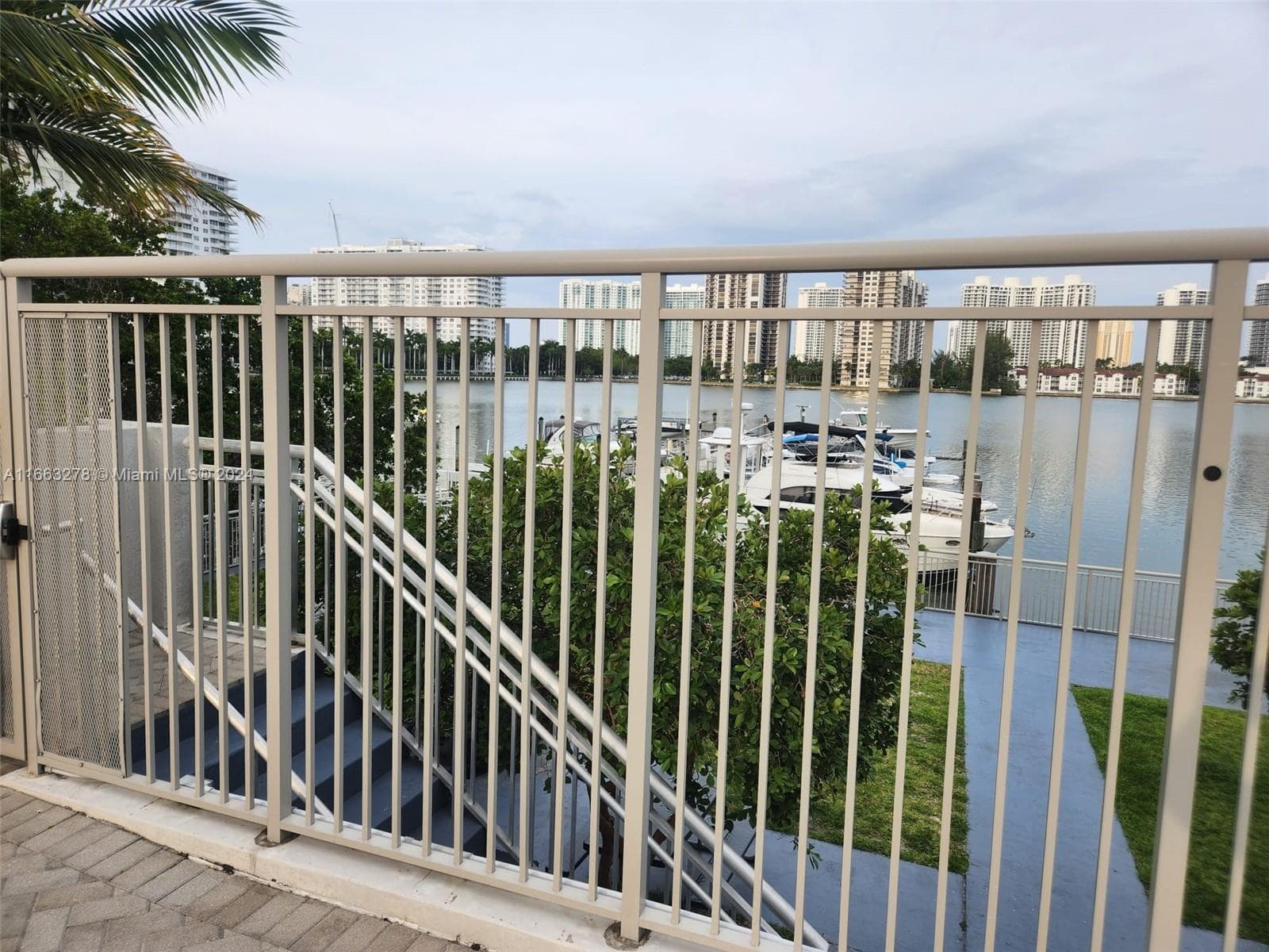 18061 Biscayne Blvd 702 photo 23