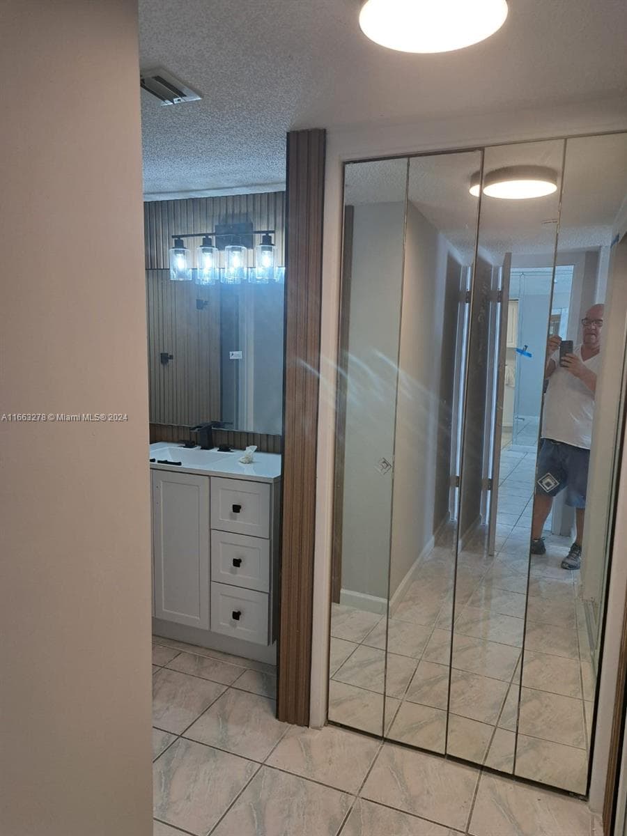 18061 Biscayne Blvd 702 photo 6