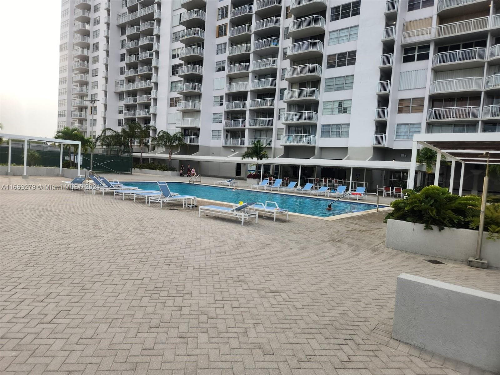 18061 Biscayne Blvd 702 photo 22