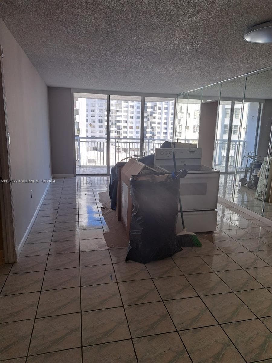 18061 Biscayne Blvd 702 photo 9
