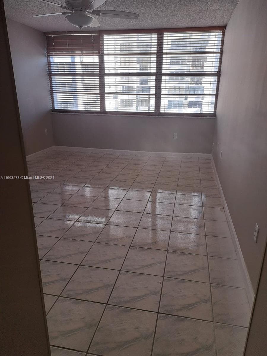 18061 Biscayne Blvd 702 photo 8