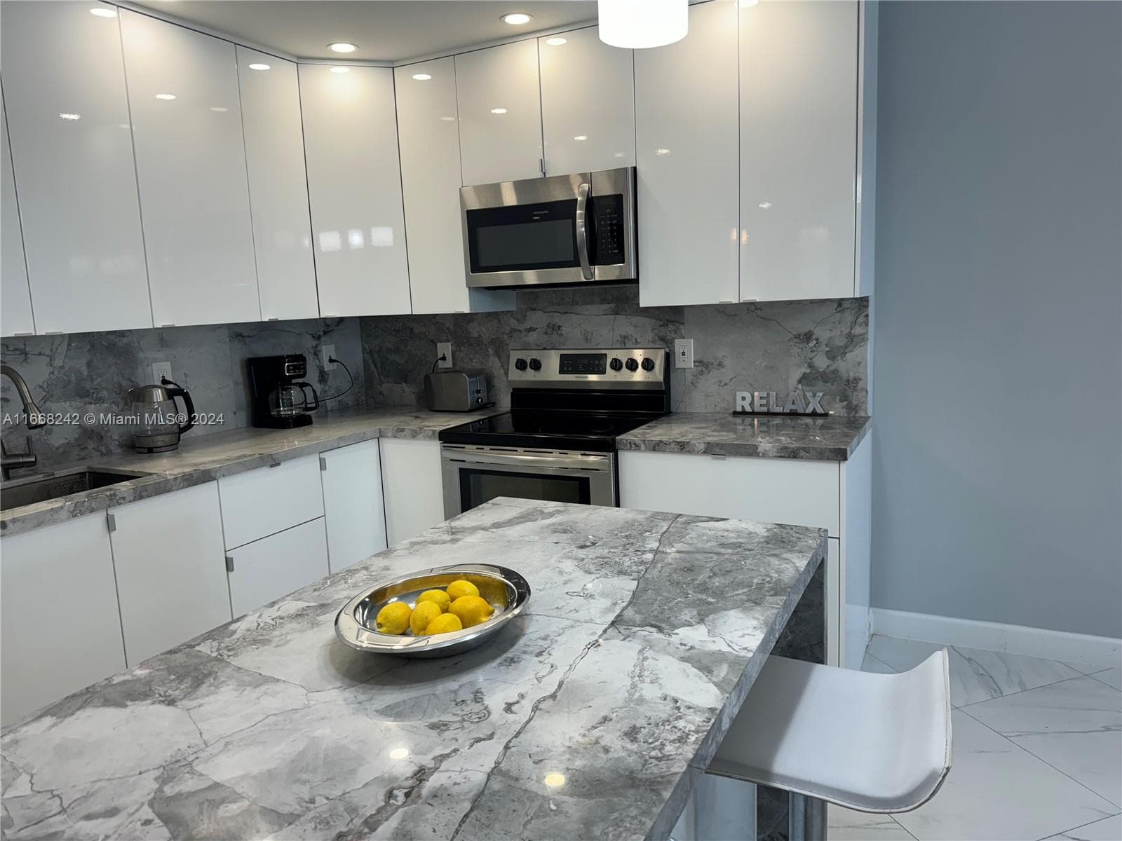 19370 Collins Ave 1208 photo 3