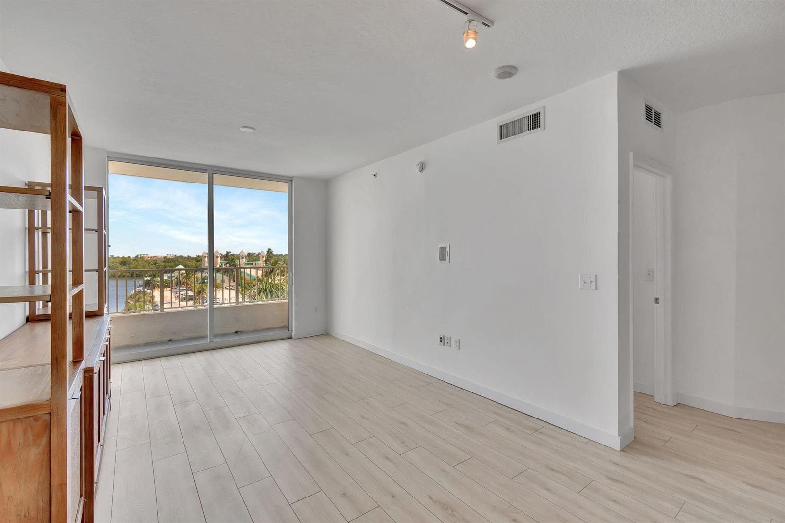 100 NE 6th Street 505 photo 3