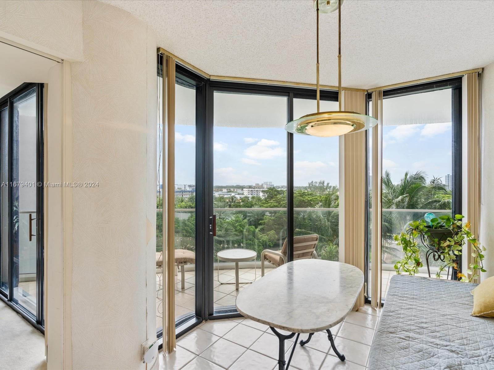 2800 Island Blvd 702 photo 10