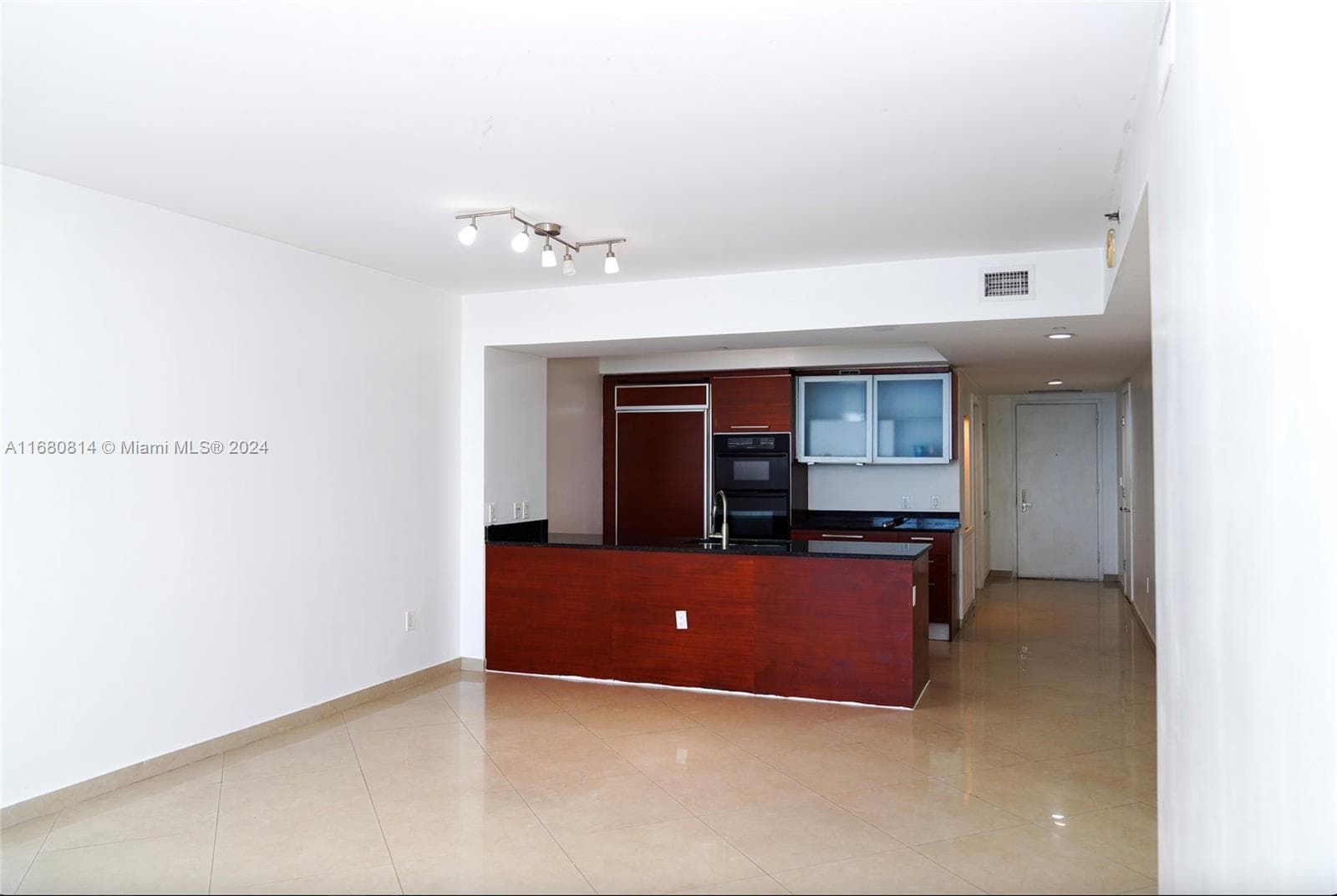 1830 S Ocean Dr 4711 photo 2