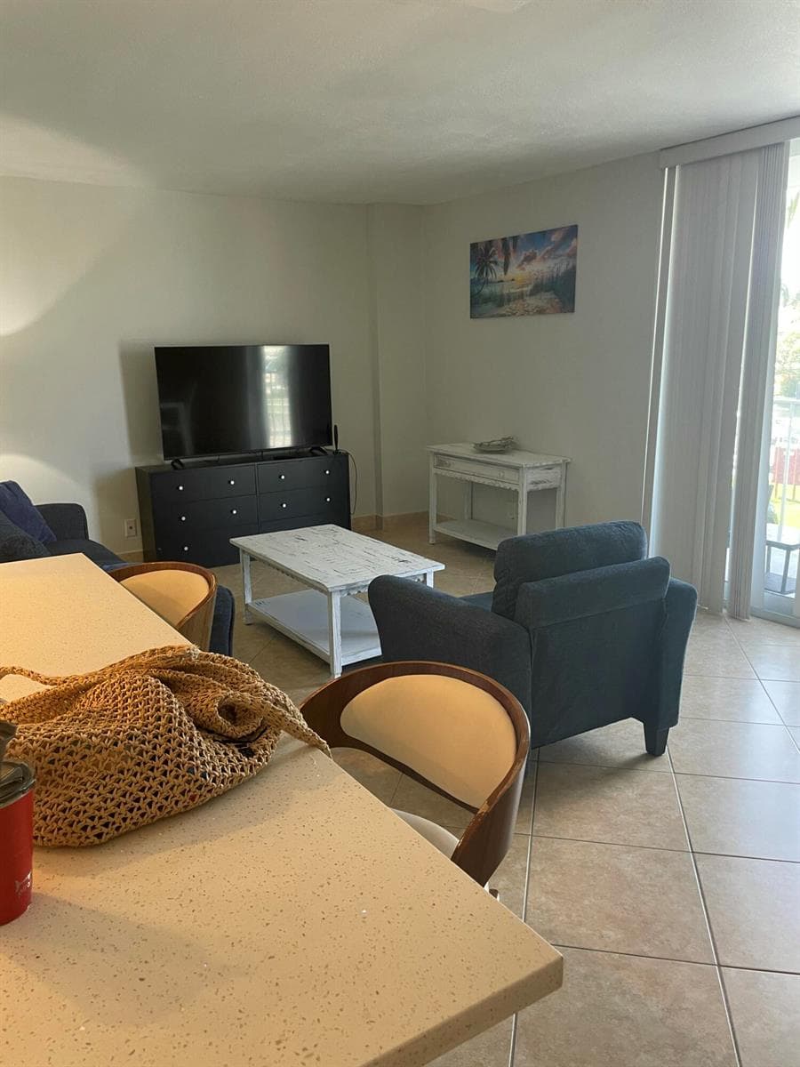 1731 SE 15 206 photo 2