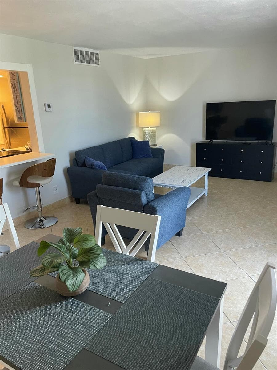 1731 SE 15 206 photo 3