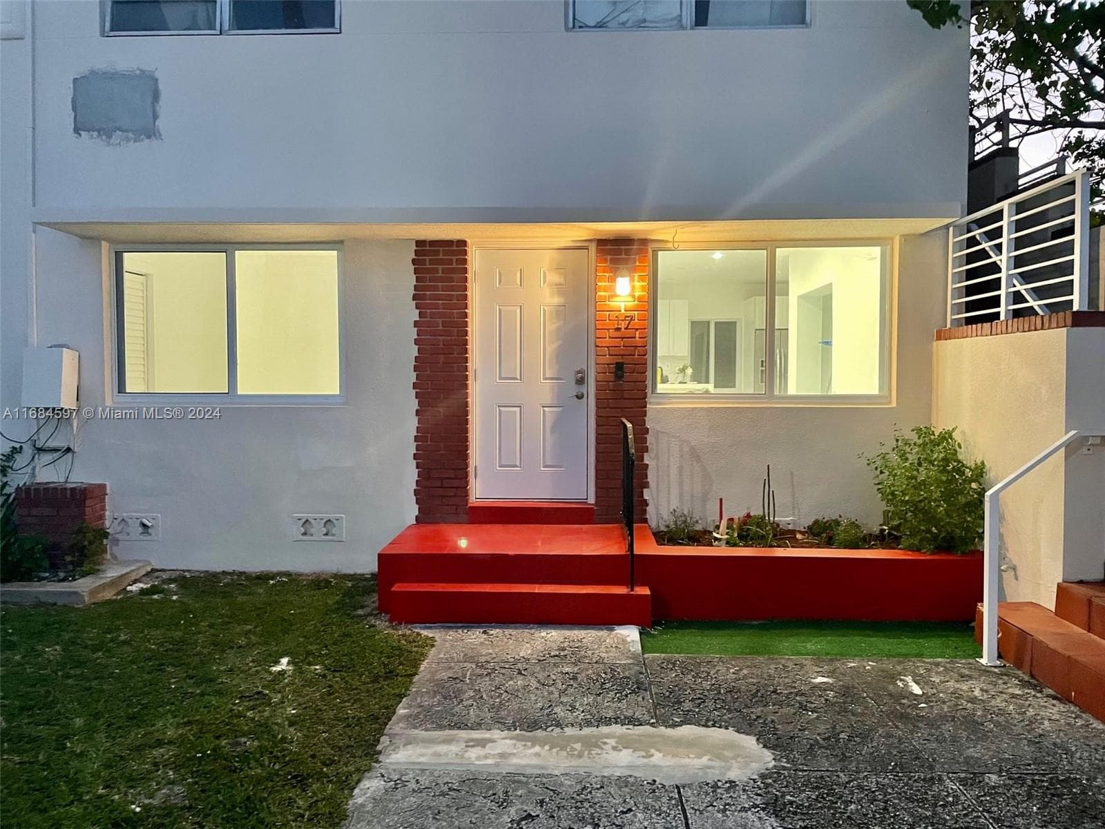 1201 Marseille Dr 17 photo 1