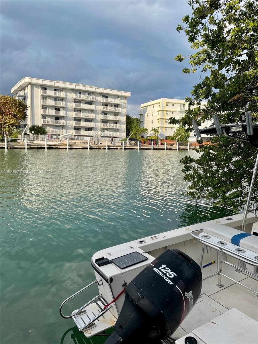1201 Marseille Dr 17 photo 18