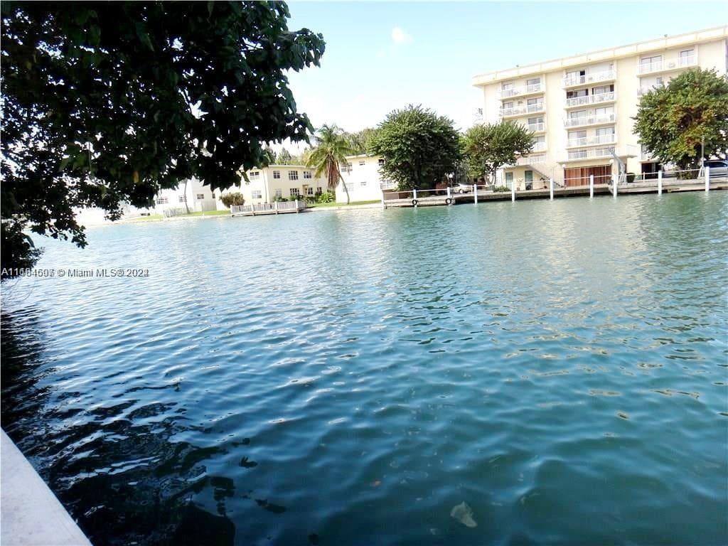 1201 Marseille Dr 17 photo 25