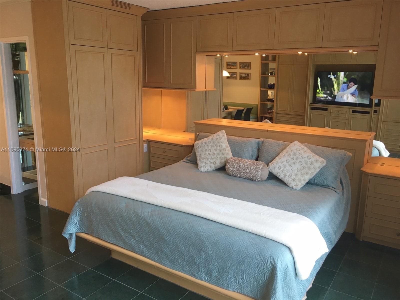 2501 S OCEAN DR L11 (Available JULY) photo 11