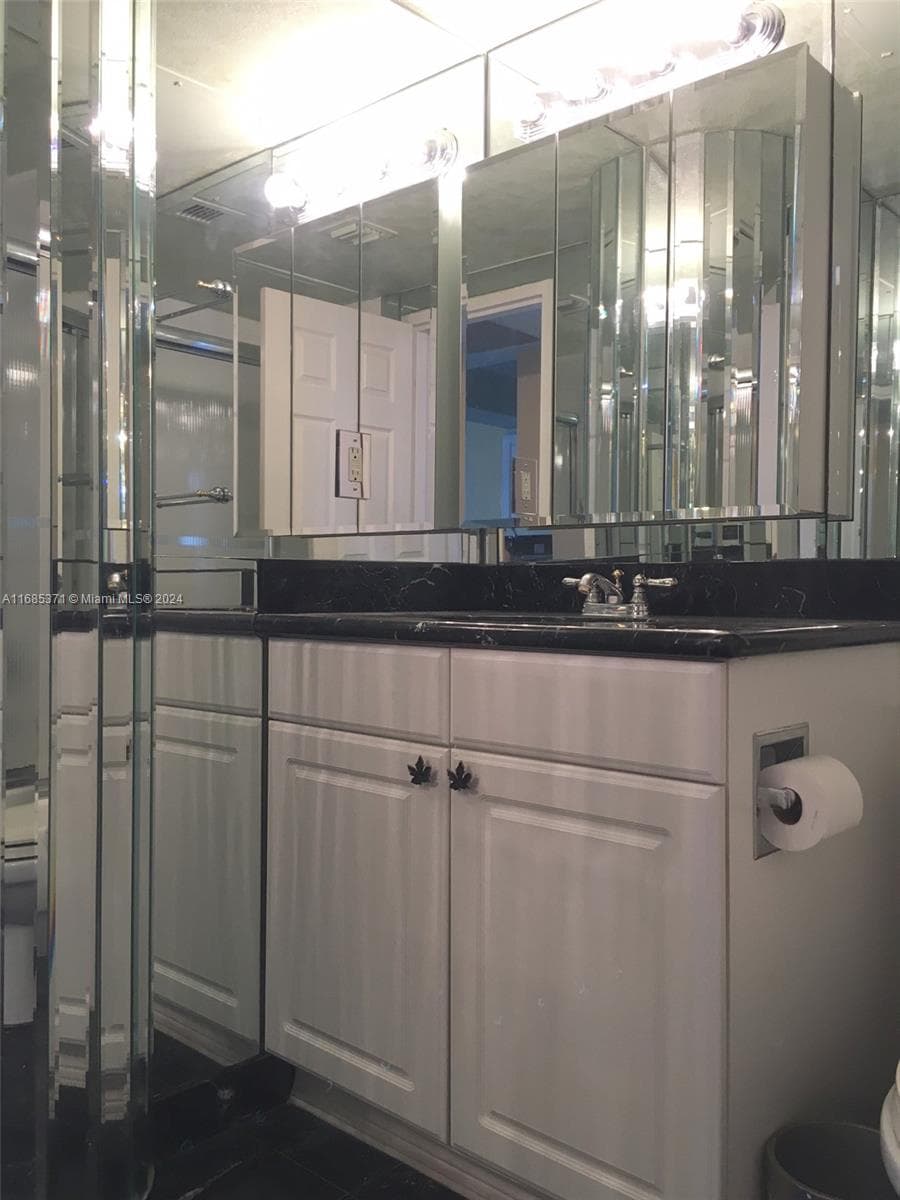 2501 S OCEAN DR L11 (Available JULY) photo 19