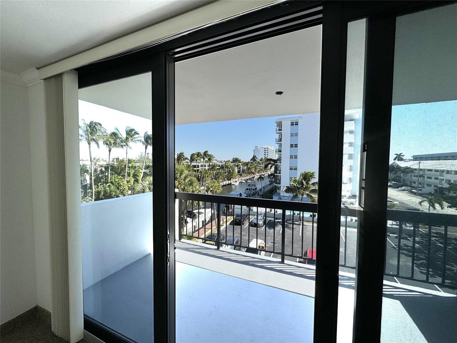 4800 Bayview Drive 406 photo 1