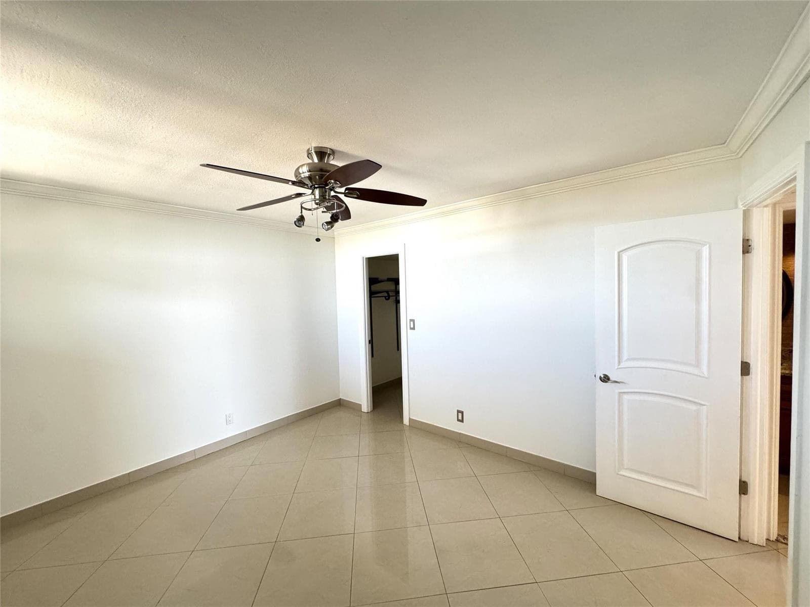 4800 Bayview Drive 406 photo 10