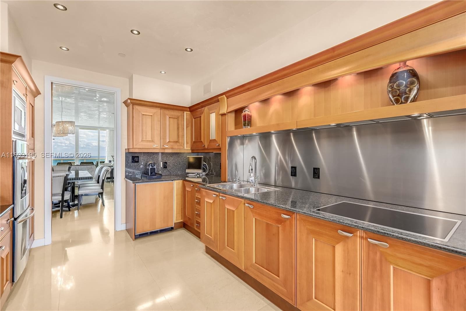20155 NE 38th Ct 2903 photo 9