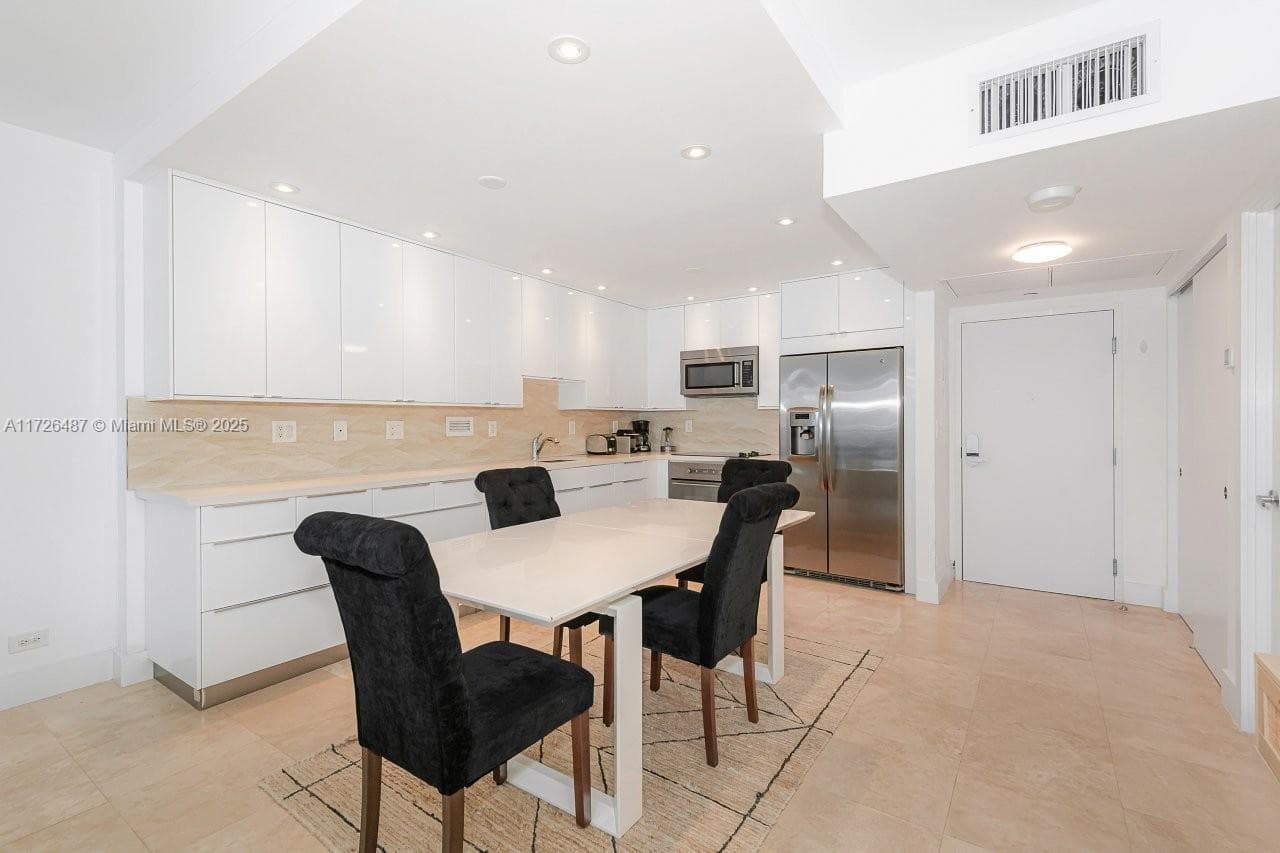 2301 Collins Ave 1515 photo 4