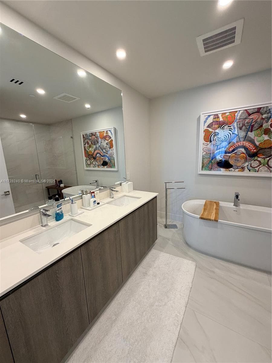 17550 Collins Ave 601 photo 14