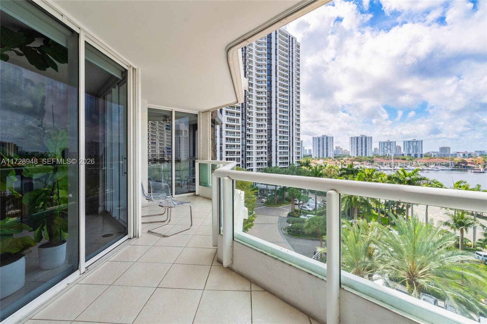 21205 Yacht Club Dr 805 photo 13