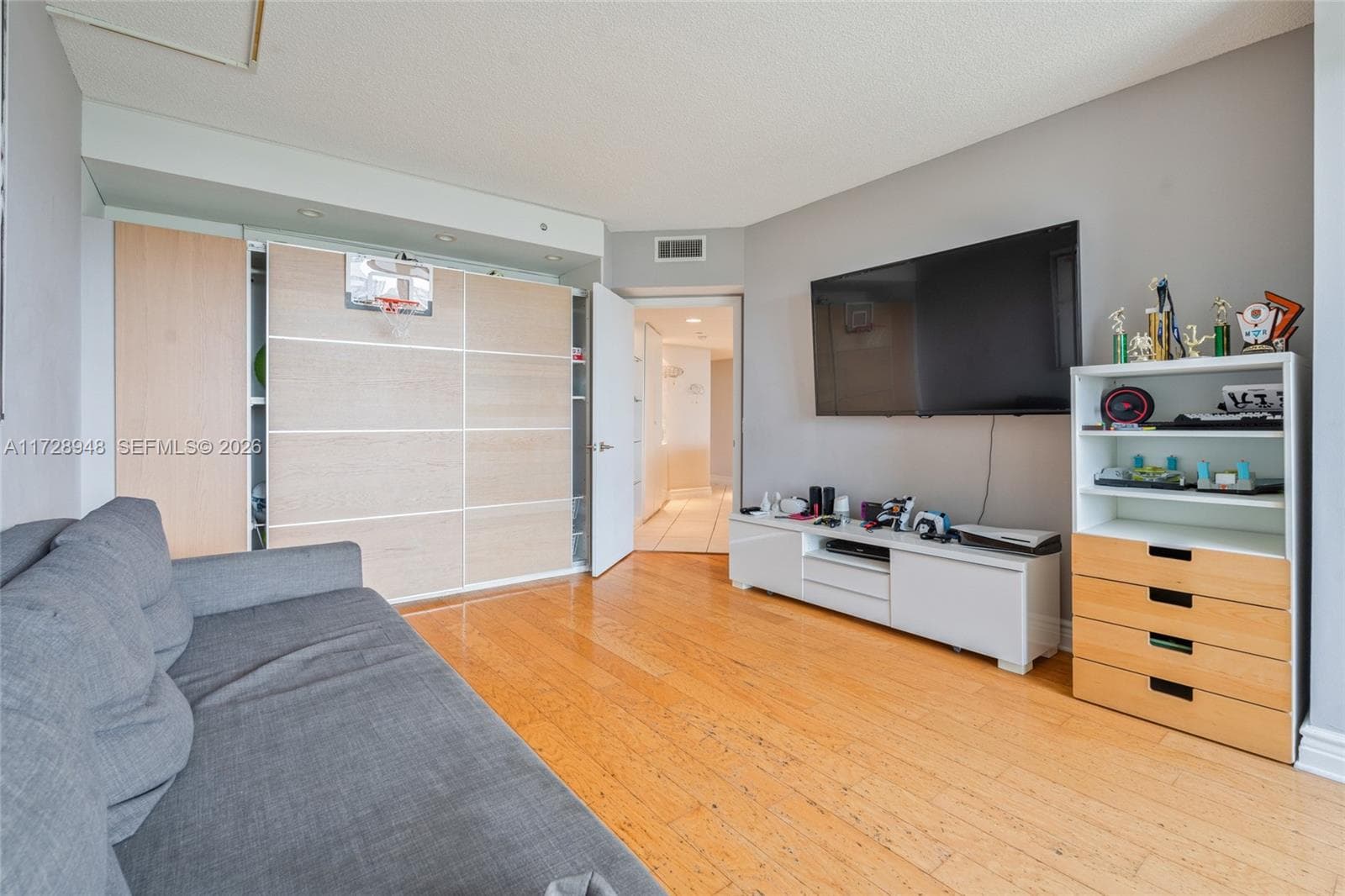 21205 Yacht Club Dr 805 photo 16