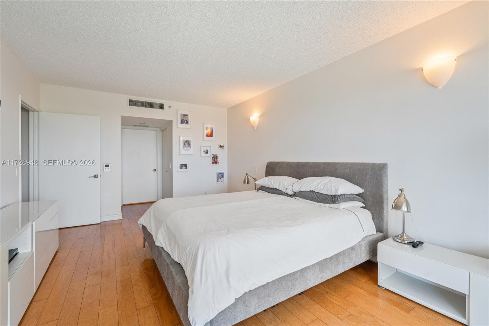 21205 Yacht Club Dr 805 photo 20