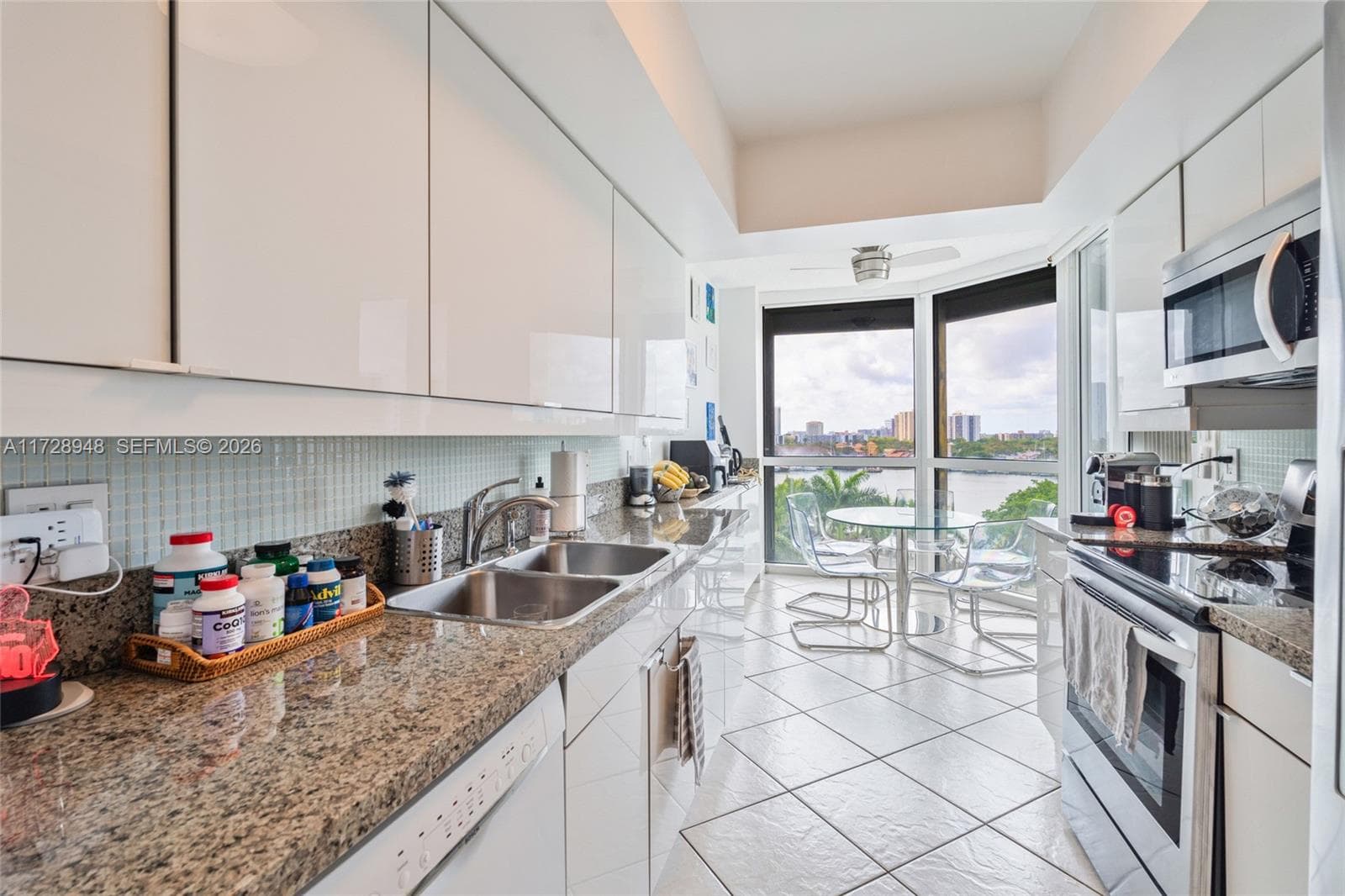 21205 Yacht Club Dr 805 photo 9